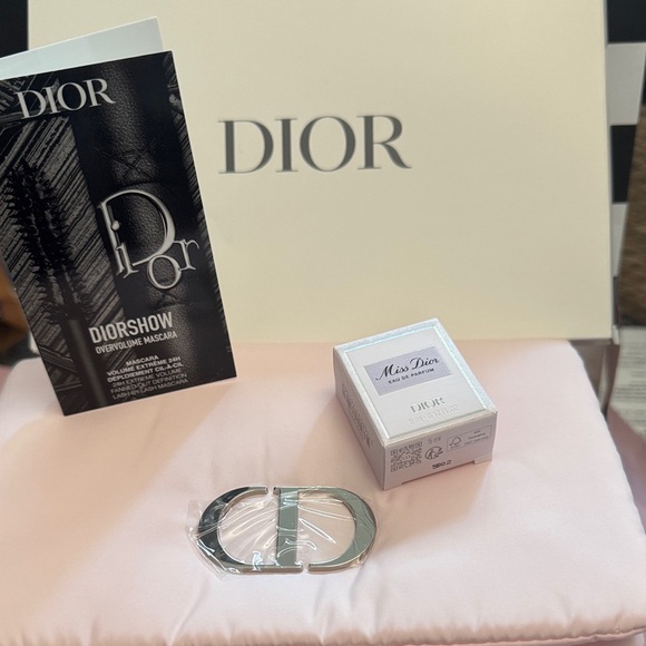 Dior Silver Logo Accessory with Pink Cushion - Picture 3 of 7